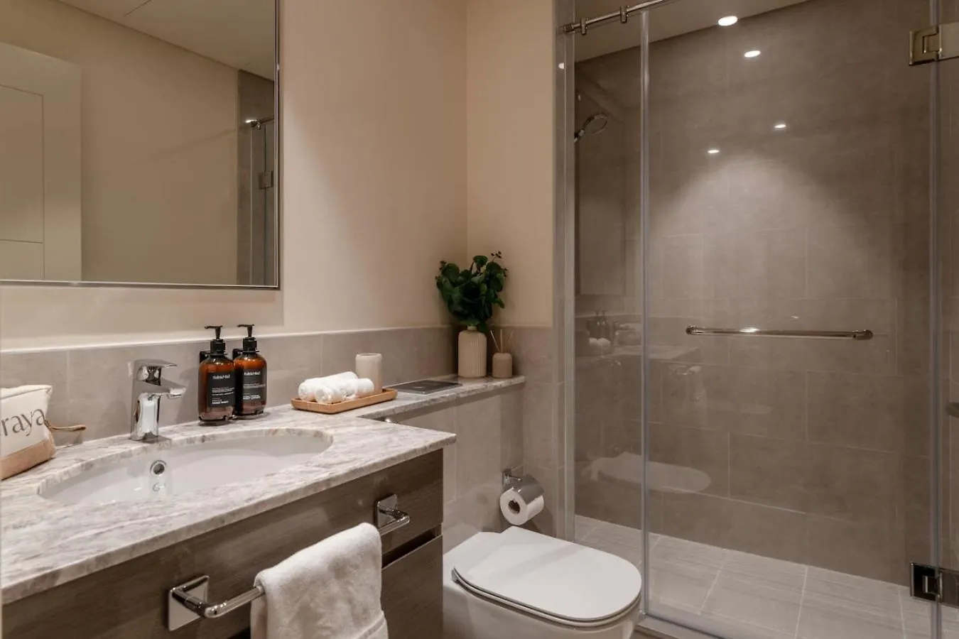 Seraya Residence 8 - 2Bdr - Central Location - Premium Amenities Dubai
