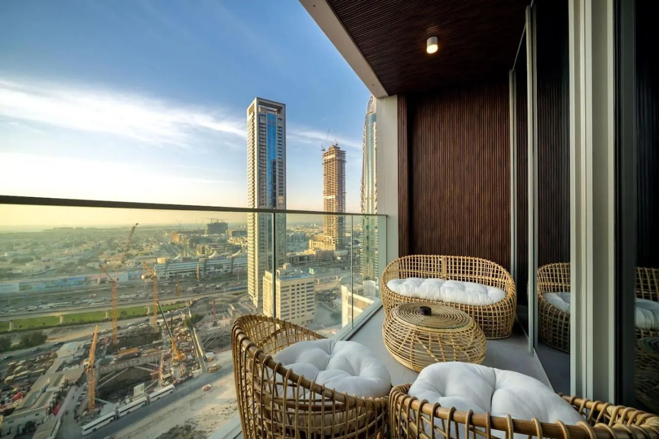 Seraya Residence 8 - 2Bdr - Central Location - Premium Amenities Dubai Lägenhet