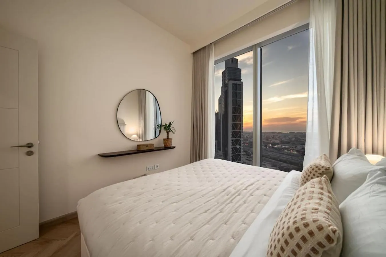 Seraya Residence 8 - 2Bdr - Central Location - Premium Amenities Dubai 0*,  Förenade Arabemiraten